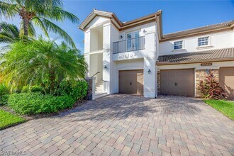 8044 Players Cove Dr in Naples, FL - Foto de edificio - Building Photo