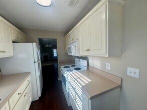 1653 Summerwoods Cir in Griffin, GA - Building Photo - Building Photo