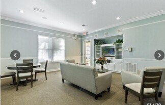 5670 Bentgrass Dr, Unit Las Palmas in Sarasota, FL - Building Photo