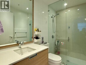 4688 Kingsway in Burnaby, BC - Building Photo - Building Photo