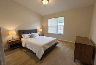 6940 Rogers Point in Lithonia, GA - Foto de edificio - Building Photo