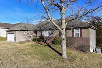 227 Everett Ml in Branson, MO - Building Photo - Building Photo