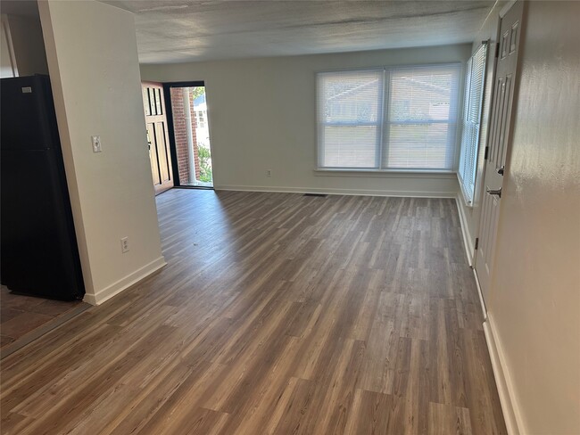 1034 Western Ln in Erie, PA - Building Photo - Building Photo