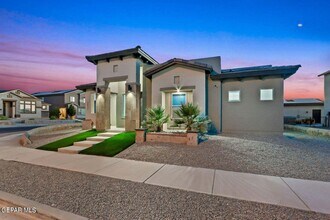 2621 Maria Casas St in El Paso, TX - Building Photo - Building Photo