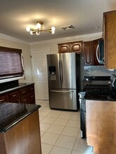 18 Spruce St in Hicksville, NY - Building Photo - Building Photo