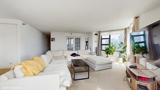 401 E Ontario St in Chicago, IL - Building Photo - Building Photo