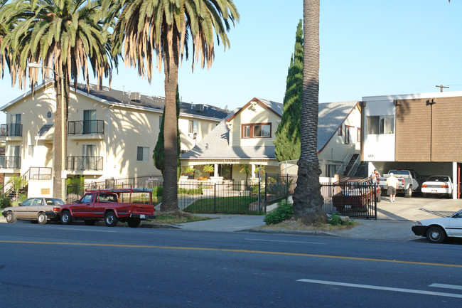 119 S Rampart Blvd in Los Angeles, CA - Foto de edificio - Building Photo