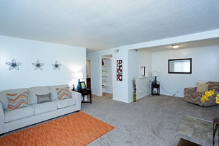 Broadmoore Gardens Apartments