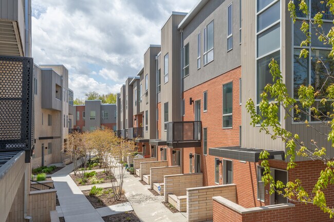 Hazel 8 in Cleveland, OH - Building Photo - Building Photo