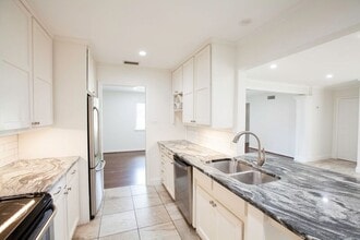 10140 Shadyview Dr in Dallas, TX - Building Photo - Building Photo