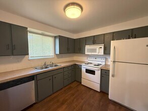 1524 N Vista Rd in Spokane Valley, WA - Building Photo - Building Photo