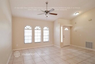 1649 SE Lorraine St in Port St. Lucie, FL - Foto de edificio - Building Photo