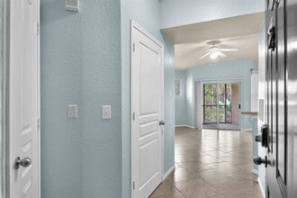 5125 Palm Springs Blvd in Tampa, FL - Foto de edificio - Building Photo