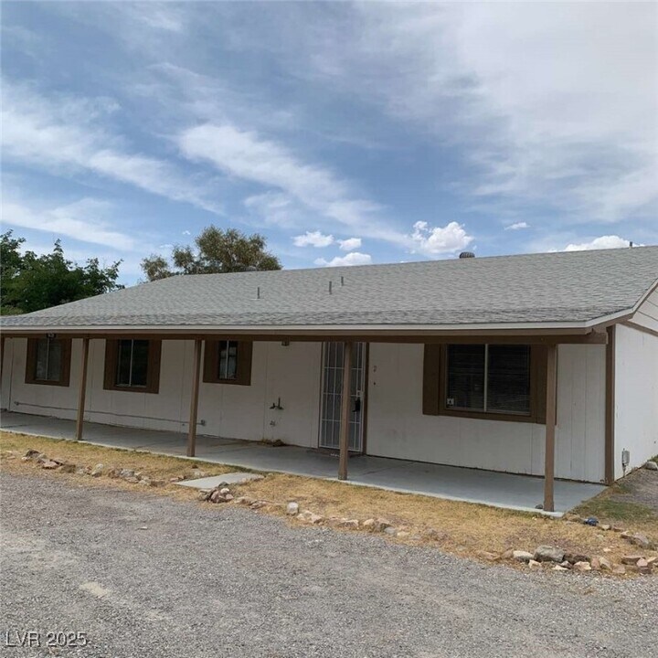 1420 W Horn Rd in Pahrump, NV - Building Photo