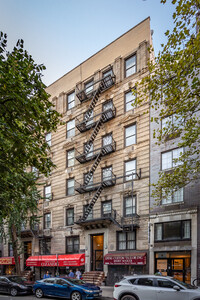 242 E 77th St in New York, NY - Building Photo - Building Photo