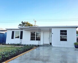 250 NE 51st St in Fort Lauderdale, FL - Foto de edificio - Building Photo