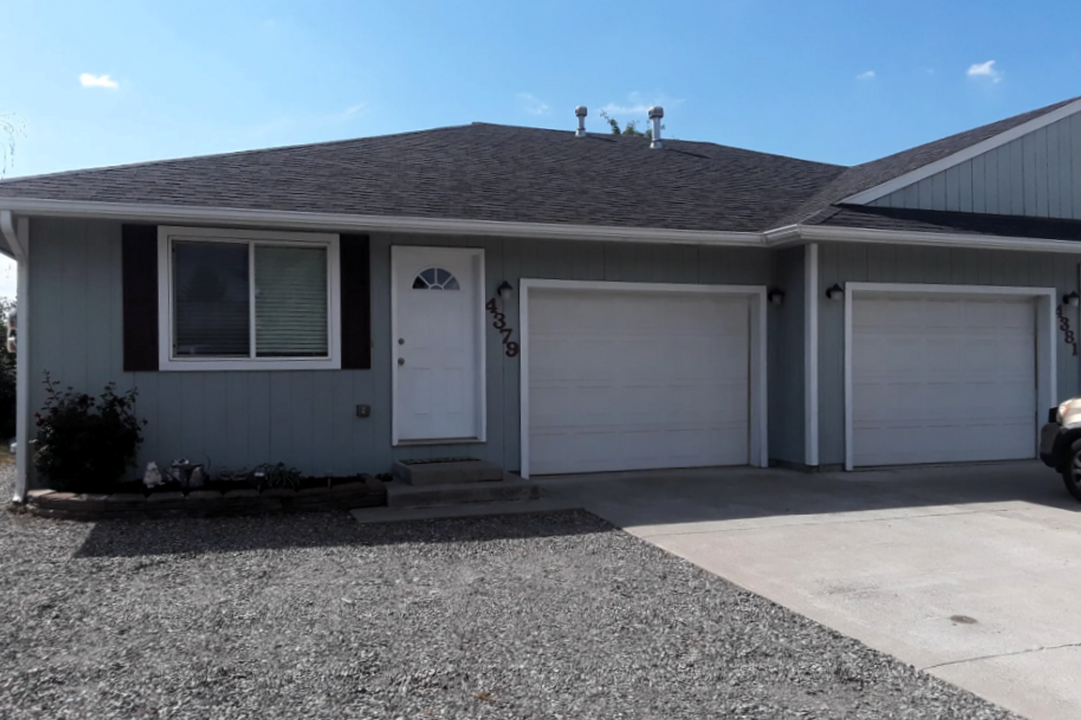 4379 Bourbon Dr-Unit -4379 in Coeur d'Alene, ID - Foto de edificio