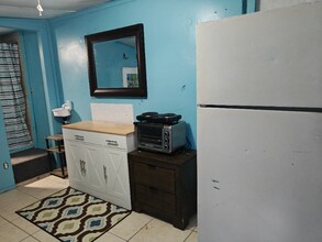 146 Beach Manor Ct in Daytona Beach, FL - Foto de edificio - Building Photo