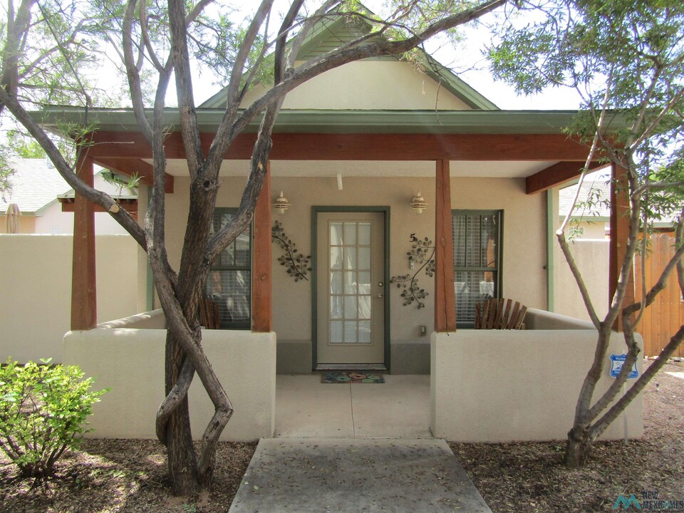 2100 5 Richardson Ave in Artesia, NM - Building Photo