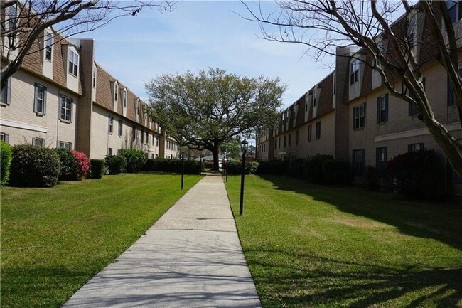 property at 2720 Whitney Pl