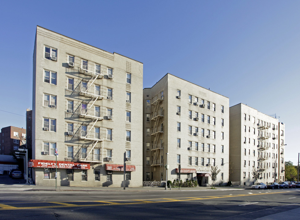 2190 Boston Rd in Bronx, NY - Building Photo