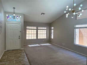 1044 Thornfield Ln in Las Vegas, NV - Foto de edificio - Building Photo