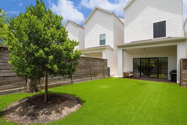 536 W 26th St in Houston, TX - Building Photo - Building Photo