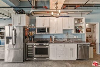 312 W 5th St in Los Angeles, CA - Building Photo - Building Photo