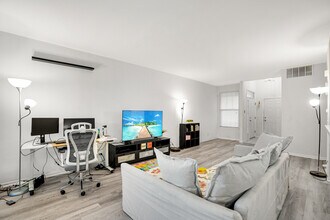 1877 Crenshaw Cir in Vernon Hills, IL - Building Photo - Building Photo