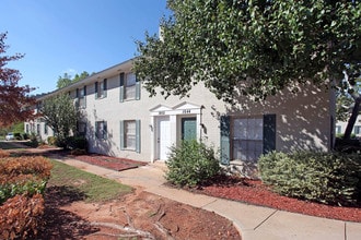 Willowbrook Apartments in Norman, OK - Foto de edificio - Building Photo