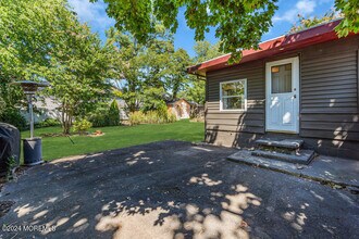 105 Longfellow Ave in Toms River, NJ - Building Photo - Building Photo