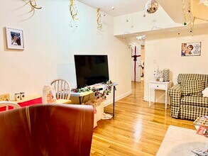 1122 Commonwealth Ave in Boston, MA - Building Photo - Building Photo