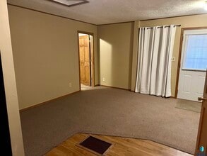 820 N Cedar St in Luverne, MN - Building Photo - Building Photo