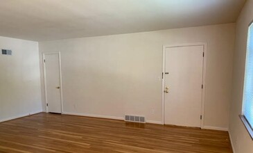 3434 Linwood Ave, Unit 2L in Cincinnati, OH - Foto de edificio - Building Photo