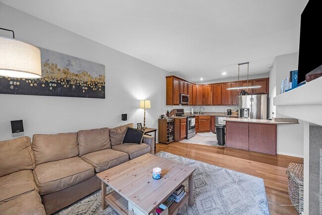 3031 Grand Ave, Unit 218 in Des Moines, IA - Building Photo - Building Photo