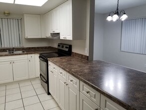 9809 Turf Way in Orlando, FL - Building Photo - Building Photo