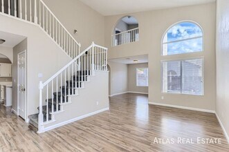 8112 Dolphin Landing Dr in Las Vegas, NV - Building Photo - Building Photo