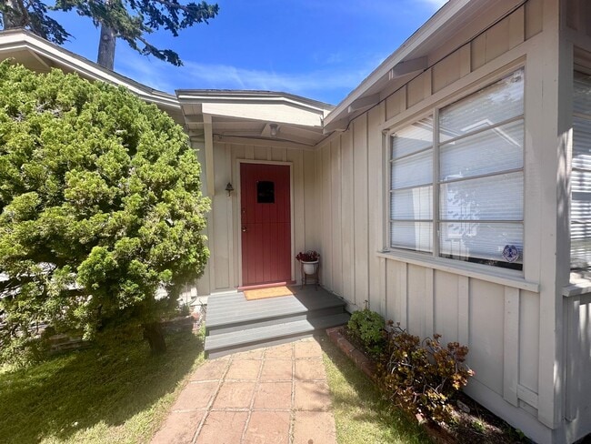 381 Asilomar Ave in Pacific Grove, CA - Building Photo - Building Photo