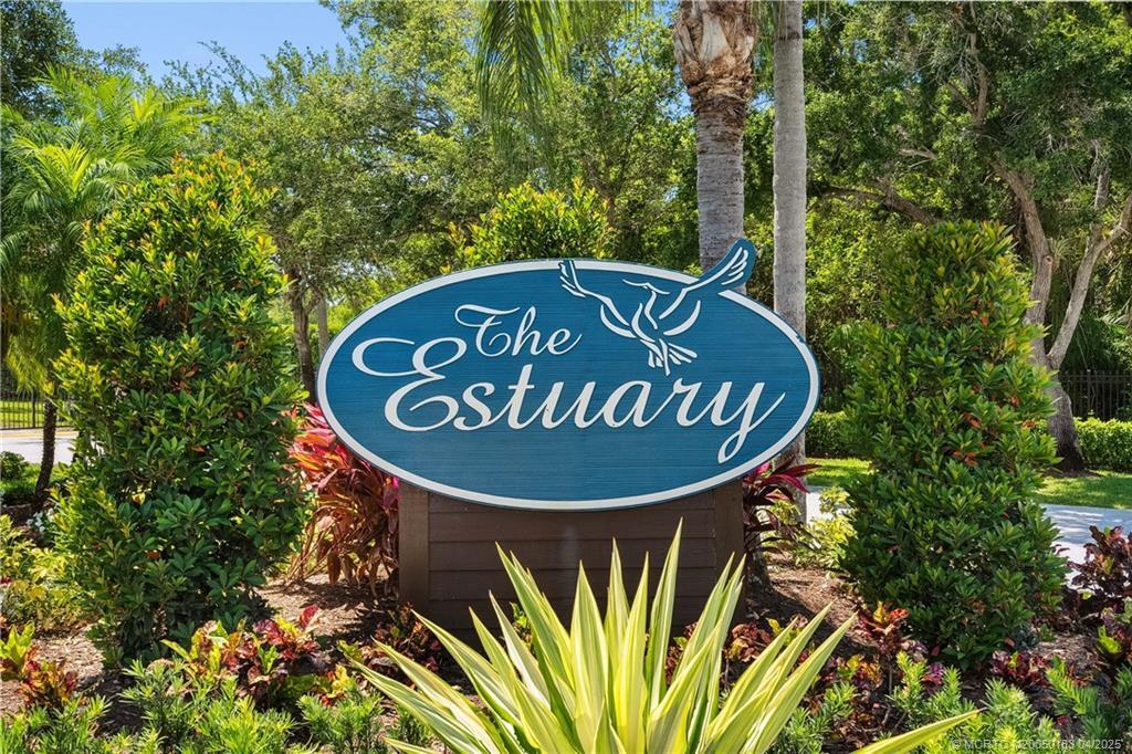 2216 NW 22nd Ave in Stuart, FL - Foto de edificio