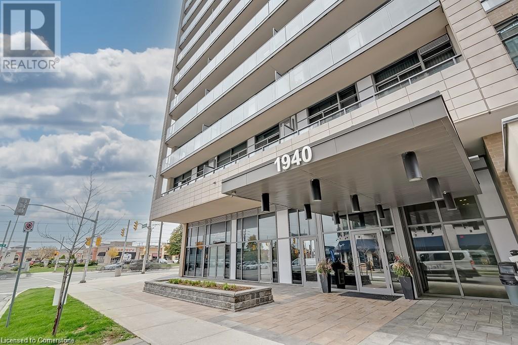 1940 Ironstone Dr in Burlington, ON - Building Photo