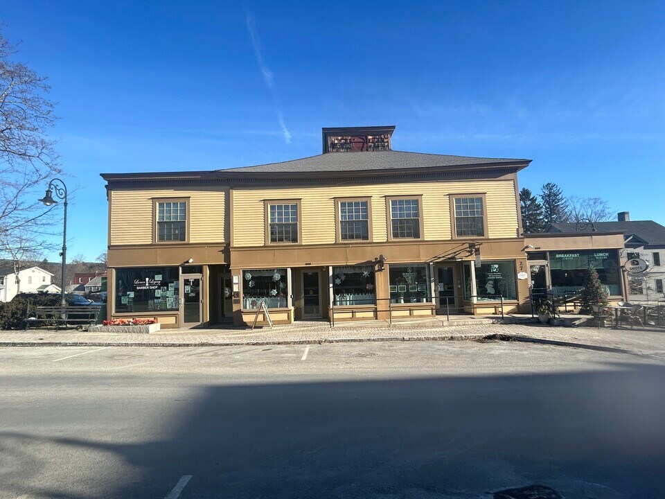 27 Housatonic St, Unit 1 in Lenox, MA - Building Photo