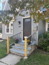 61 Warwick Ave in Cranston, RI - Building Photo - Building Photo