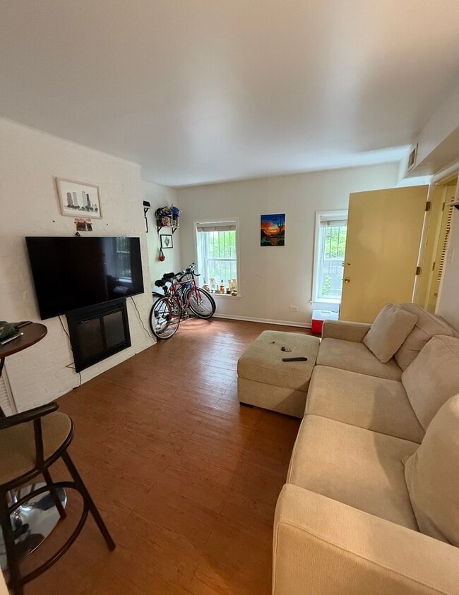 2045 N Dayton St in Chicago, IL - Building Photo - Building Photo