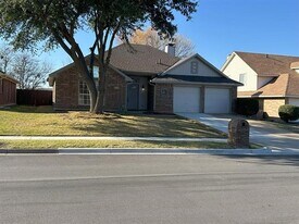5002 Redwater Dr in Arlington, TX - Building Photo