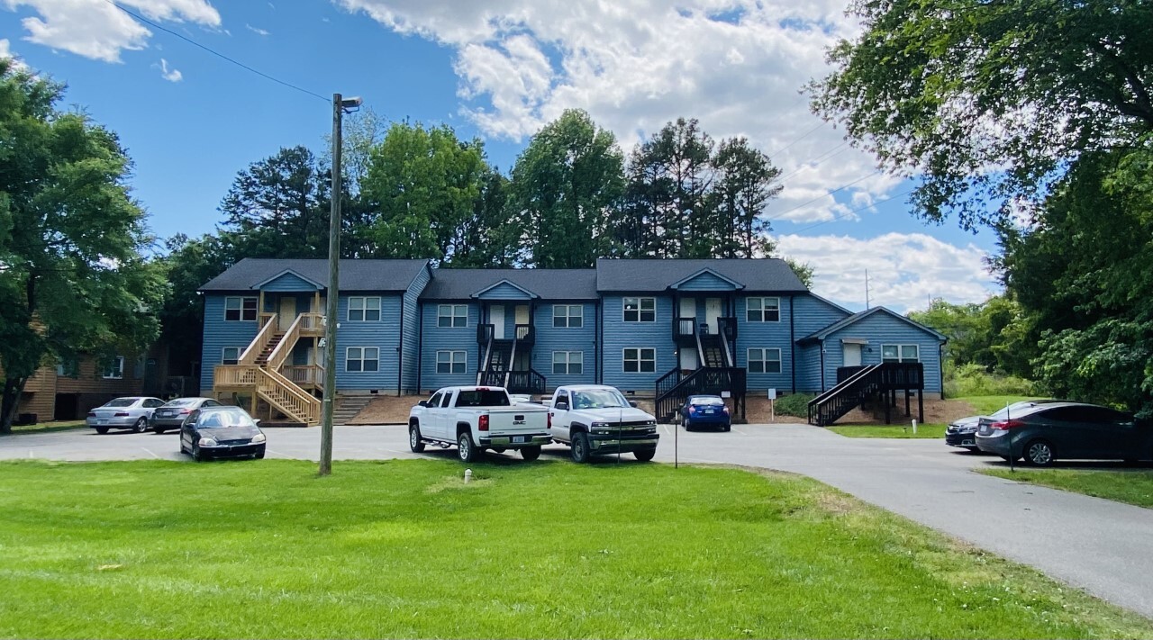 Monticello Gardens in Monroe, NC - Building Photo