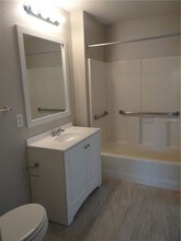 5463 Vineland Rd in Orlando, FL - Building Photo - Building Photo