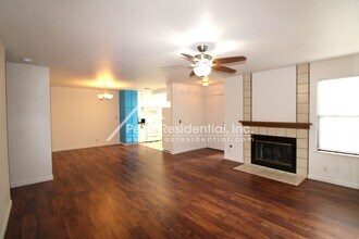 9662 Gage St in Elk Grove, CA - Foto de edificio - Building Photo