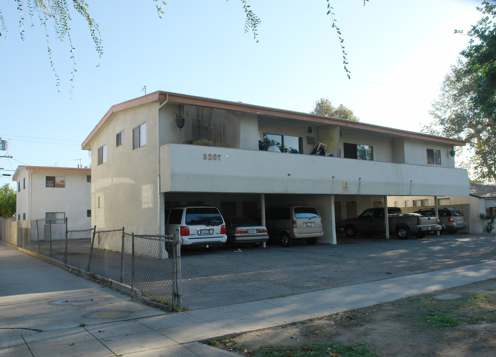 3207 Perlita Ave in Los Angeles, CA - Building Photo