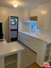 1543 11th St-Unit -B in Santa Monica, CA - Foto de edificio - Building Photo