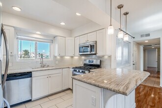 851 Cypress Ave, Unit A in Hermosa Beach, CA - Building Photo - Building Photo